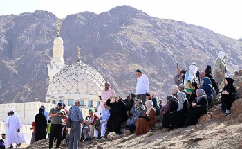 جمعت القيمة الدينية والتاريخية.. مساجد “المدينة” تجتذب ملايين الزائرين سنويًا جمعت القيمة الدينية والتاريخية.. مساجد “المدينة” تجتذب ملايين الزائرين سنويًا