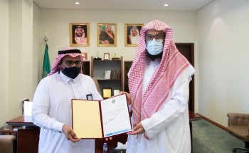مدير عام فرع الرئاسة العامة بالرياض يكرّم مدير الموارد البشرية ومساعد مدير التقنية بالفرع مدير عام فرع الرئاسة العامة بالرياض يكرّم مدير الموارد البشرية ومساعد مدير التقنية بالفرع