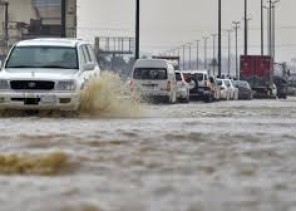 أمطار غزيرة ورياح مثيرة للأتربة على عدة مناطق.. ودرجات حرارة شديدة في الشرقية والرياض