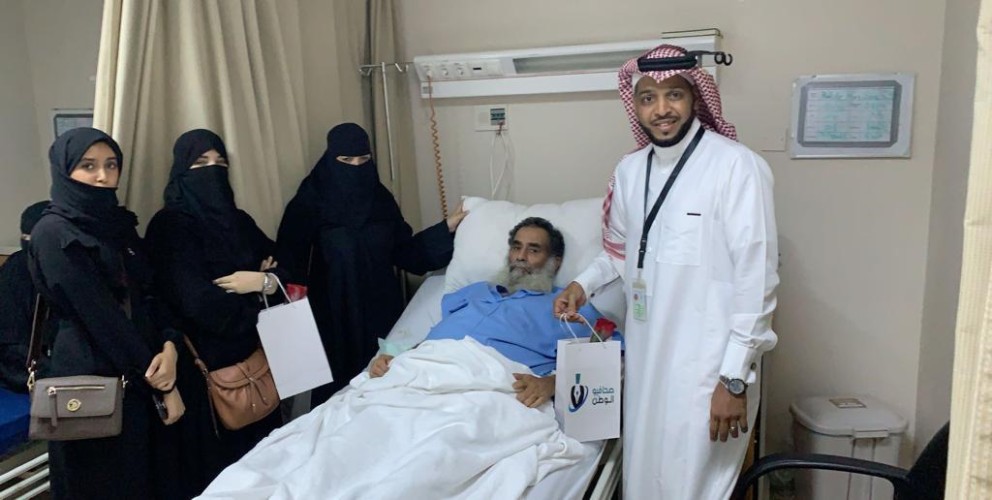 صحافيو الوطن يزورون المنومين بمستشفى الثغر بجدة