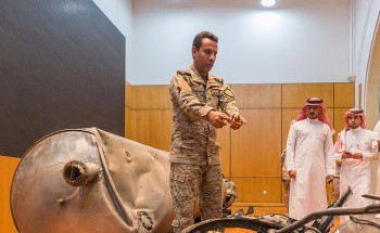 العقيد المالكي: ميليشيات الحوثي تحاول استغلال انشغال العالم بمواجهة جائحة كورونا .. واستهدافها للمدنيين كان متعمداً العقيد المالكي: ميليشيات الحوثي تحاول استغلال انشغال العالم بمواجهة جائحة كورونا .. واستهدافها للمدنيين كان متعمداً