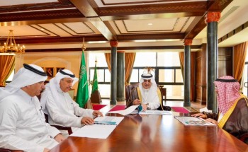 أمير تبوك يطلع على نسب الإنجاز في المشاريع التي تنفذها أمانة المنطقة