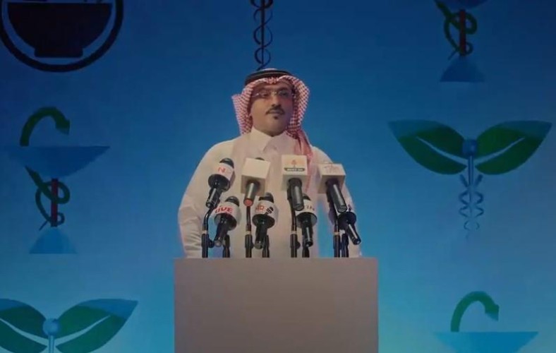في مسلسل “استوديو 21” .. شاهد: الفنان حبيب الحبيب يقلد متحدث الصحة الدكتور محمد العبدالعالي.. “اجلسوا في بيوتكم بلاش التجمعات جبتولي المرض”