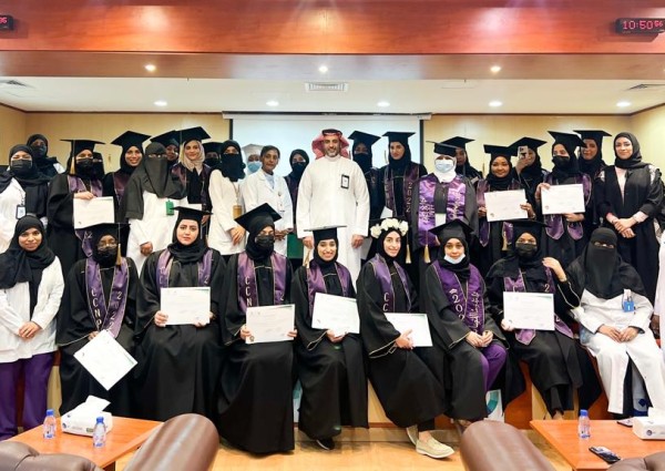تخريج 60 ممرضة من الأقسام الحرجة ضمن البرنامج التدريبي بولادة الدمام تخريج 60 ممرضة من الأقسام الحرجة ضمن البرنامج التدريبي بولادة الدمام