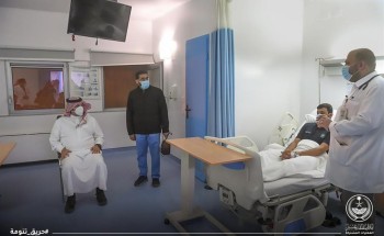بالفيديو: أمير عسير يزور المصابين من أفراد الدفاع المدني بحريق تنومة .. ويوجه بنقلهم إلى مستشفى النماص بالفيديو: أمير عسير يزور المصابين من أفراد الدفاع المدني بحريق تنومة .. ويوجه بنقلهم إلى مستشفى النماص