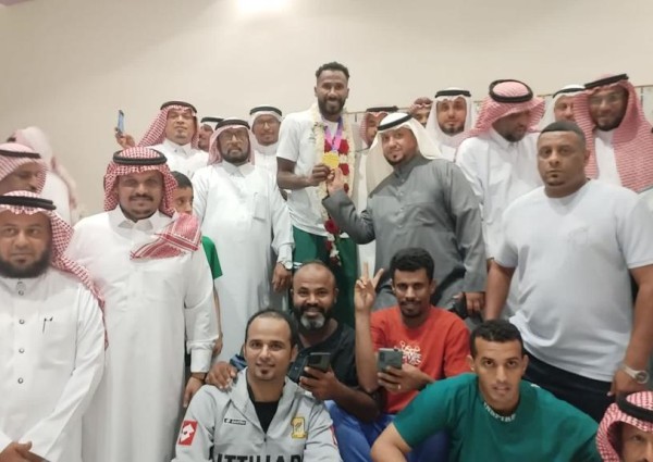 بعد إحرازه ذهبية بدورة الألعاب الآسيوية.. جمعية التنمية بالعالية تُكرم “مسرحي”