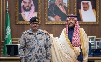 أمير الحدود الشمالية يقلّد مساعد قائد حرس الحدود اللواء “ناهس الرخيمي” رتبته الجديدة أمير الحدود الشمالية يقلّد مساعد قائد حرس الحدود اللواء “ناهس الرخيمي” رتبته الجديدة