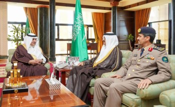أمير تبوك يستقبل مدير الدفاع المدني بالمنطقة أمير تبوك يستقبل مدير الدفاع المدني بالمنطقة