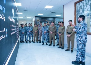 مدير الأمن العام يتفقّد جاهزية الخطط الأمنية والمرورية لموسم عمرة 1446هـ مدير الأمن العام يتفقّد جاهزية الخطط الأمنية والمرورية لموسم عمرة 1446هـ