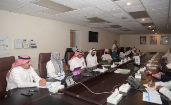 استشاري تجمع مكة الصحي يستعرض مشاريع الرعاية الصحية استشاري تجمع مكة الصحي يستعرض مشاريع الرعاية الصحية