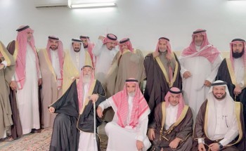 لــ” تجسيد  أواصر الترابط الحقيقي..  معرف قرية المحنا “عتيق مسفر الشويلعي يستضيف وفد من شيوخ قبائل عتيبة والقبائل الأخرى في ديوانه الخاص «بقرية المحنا » جنوب حائل