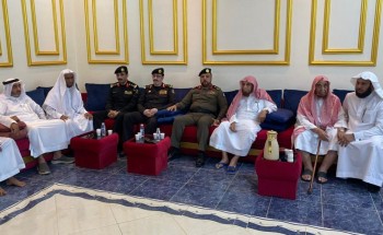 مدير الشرطة ومساعد قائد دوريات الأمن وقيادات أمنية بجازان يقدمون العزاء في الرقيب أحمد شماخي مدير الشرطة ومساعد قائد دوريات الأمن وقيادات أمنية بجازان يقدمون العزاء في الرقيب أحمد شماخي