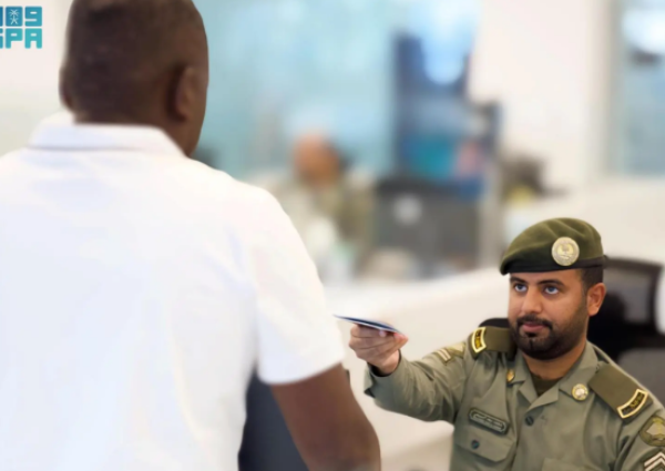 جوازات منفذ حالة عمار تُنهي إجراءات مغادرة الحجاج وتؤكد أهمية الالتزام بمواعيد السفر جوازات منفذ حالة عمار تُنهي إجراءات مغادرة الحجاج وتؤكد أهمية الالتزام بمواعيد السفر