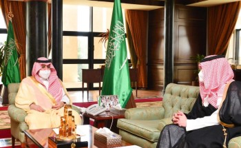 أمير تبوك يستقبل المشرف العام على البرنامج الوطني للتنمية المجتمعية في المناطق أمير تبوك يستقبل المشرف العام على البرنامج الوطني للتنمية المجتمعية في المناطق