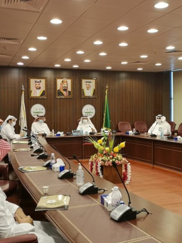 “الحميدي” يتفقد محافظة رجال ألمع ويطلع على منجزات البلدية خلال الربع السنوي