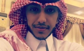 الفنان الزهراني يلفت انظار زوار الباحة برسومات الملوك والمشاهير