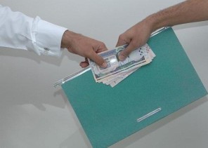 إدانة مسؤول في إحدى بلديات جازان بتقاضي رشوة 500 ريال.. وهذا الحكم الصادر ضده ! إدانة مسؤول في إحدى بلديات جازان بتقاضي رشوة 500 ريال.. وهذا الحكم الصادر ضده !