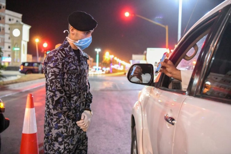 الأمن والحماية يطبق امر منع التجول في الاسبوع الاخير بأملج