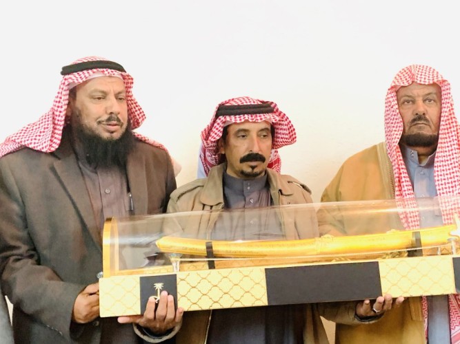 بالصور.. مأدبة فاخرة يقدمها أبناء عيد بن شخير بمناسبة شفاء أبنهم « عبيدالله »