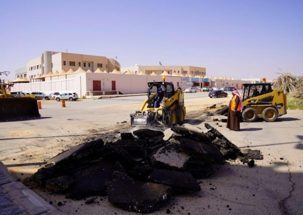 أمانة الجوف تواصل جهودها لمعالجة التشوه البصري وتزيل 32 مطب عشوائي بسكاكا أمانة الجوف تواصل جهودها لمعالجة التشوه البصري وتزيل 32 مطب عشوائي بسكاكا