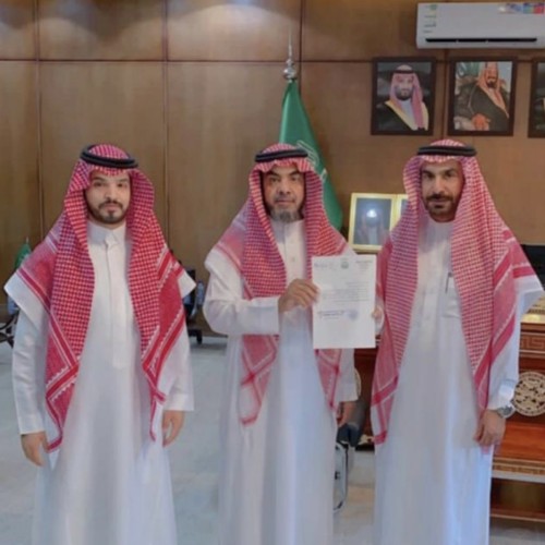 سعادة محافظ الحائط يكرم رئيس متحف بدائع الرويضات