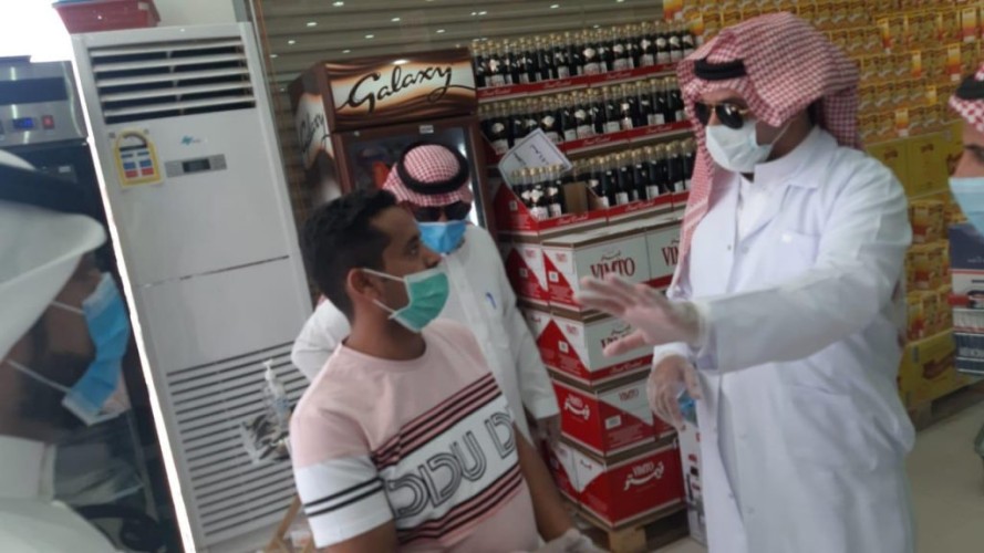 رئيس بلدية الحليفة يوجه بتعقيم وتنظيف للصرافات وأماكن التجمعات العامة لمنع تفشي فيروس كورونا