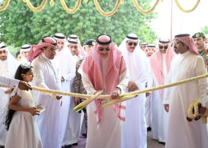 أمير منطقة جازان يدشّن مهرجان الفل والنباتات العطرية الثاني بمحافظة أبو عريش أمير منطقة جازان يدشّن مهرجان الفل والنباتات العطرية الثاني بمحافظة أبو عريش