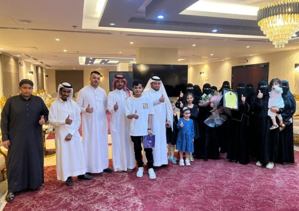حفل معايدة فريق متعافين ومرضى السرطان بمناسبة عيد الفطر المبارك حفل معايدة فريق متعافين ومرضى السرطان بمناسبة عيد الفطر المبارك
