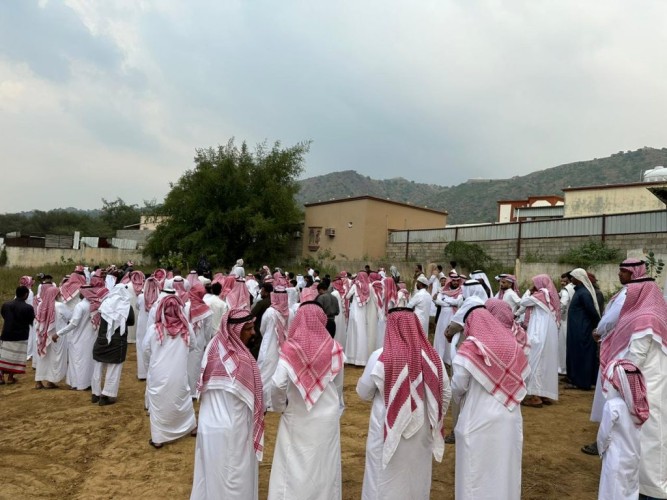 جموع غفيرة تشييع جثمان زوجة الاعلامي وائل خواجي في محافظة هروب