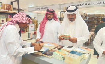 محافظ بيش يزور معرض الكتاب في المركز الحضاري في مدينة جيزان محافظ بيش يزور معرض الكتاب في المركز الحضاري في مدينة جيزان