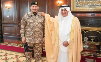 أمير تبوك يقلد الرائد الشيباني رتبته الجديدة أمير تبوك يقلد الرائد الشيباني رتبته الجديدة