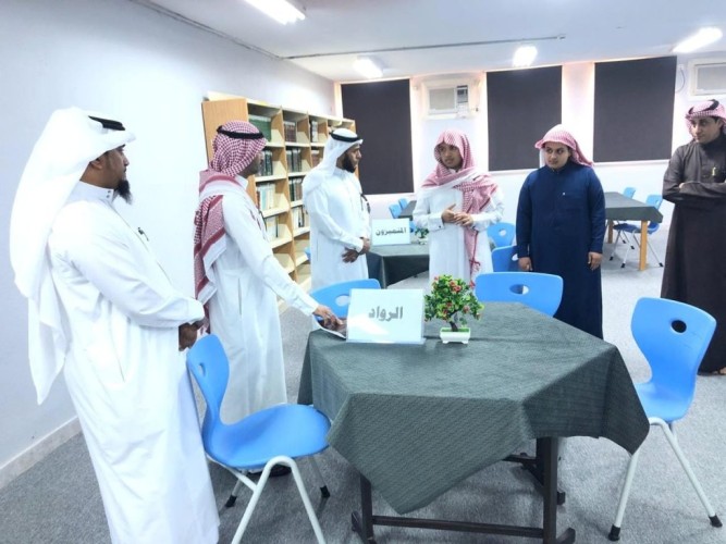 بالصور..زيارة تقييم المنشآت بتعليم صبيا للنادي العلمي بمجمع آل مشحنة التعليمي