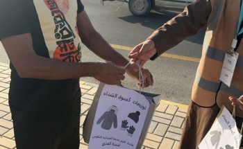 فريق بسمة شمالية يوزع كسوة الشتاء على عمال النظافة