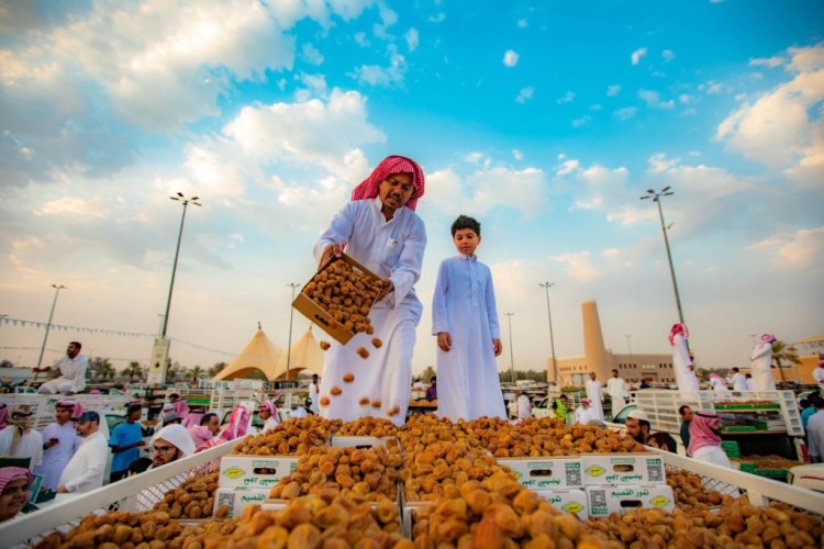 “غرفة القصيم” تستعرض “انطلقنا” في “تمور بريدة”