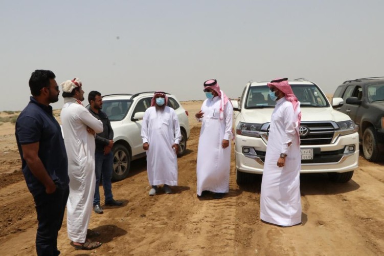 رئيس بلدية العالية يقوم بجولة تفقدية لمشروع الخط الرابط بالطريق الدولي