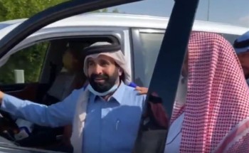 شاهد.. أول القادمين عبر منفذ سلوى: المسؤولون يرحبون وإجراءات العبور يسيرة وتثلج الصدر شاهد.. أول القادمين عبر منفذ سلوى: المسؤولون يرحبون وإجراءات العبور يسيرة وتثلج الصدر