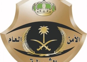 القبض على شابين ظهرا في فيديو وهما يشربان سائلاً منفظفاً بحجة أنه يقي من “كورونا”