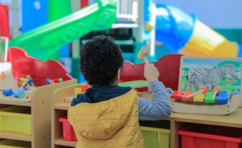 بالفيديو: مواطنة تبتكر تطبيق يوفر لـ”الأمهات عند انشغالهن” بـ”حاضنة” سعودية ترعى الأبناء بالفيديو: مواطنة تبتكر تطبيق يوفر لـ”الأمهات عند انشغالهن” بـ”حاضنة” سعودية ترعى الأبناء