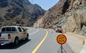 “نقل عسير” يباشر صيانة الطرق والعقبات بعد الأمطار التي شهدتها المنطقة