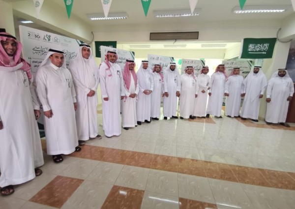 القحطاني يكرم 89 طالبا متفوقا بمدارس تعليم الدرب القحطاني يكرم 89 طالبا متفوقا بمدارس تعليم الدرب