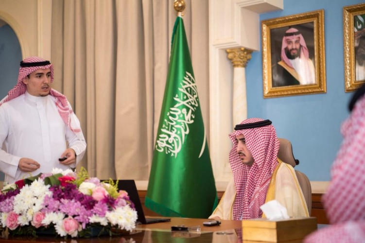 سمو أمير الجوف يطلع على أهداف منصة اعتماد الإلكترونية للخدمات المالية الحكومية