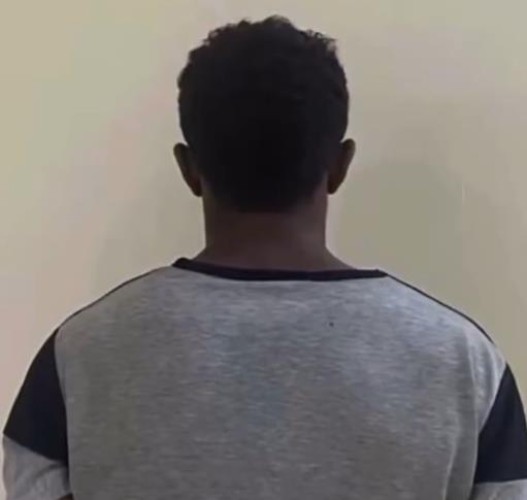 ظهر في مقطع وسط الجبال وزعم أن الجهات الأمنية لا تستطيع الوصول إليه .. القبض على مخالف والكشف عن جنسيته