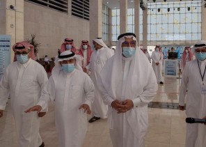 وزير التعليم يتفقّد مركز تقديم اللقاحات بجامعة الإمام محمد بن سعود الإسلامية