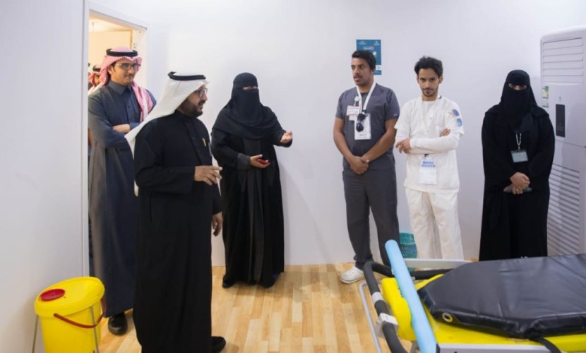 د. التويجري يقف على مشاركة الصحة في مهرجان الملك عبد العزيز لمزاين الإبل