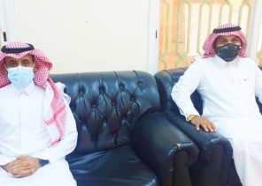 مدير متوسطة وثانوية آل مشحنة بالريث يستقبل المعلمين ويشيد بدورهم