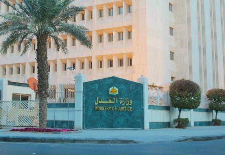 توضيح من العدل بشأن الطرق القانونية التي يمكن أن يسلكها الشخص في حال تعرضه للسب
