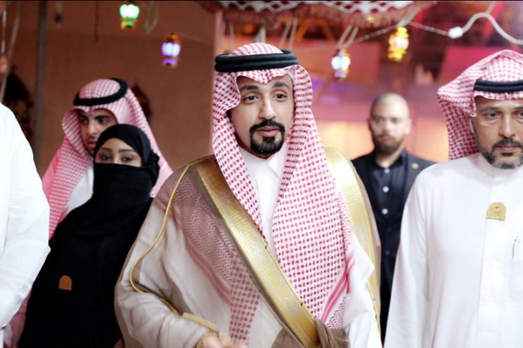 الأمير نايف بن فهد بن عبدالمحسن بن جلوي آل سعود يزور معرض فعاليات الحارة العربية