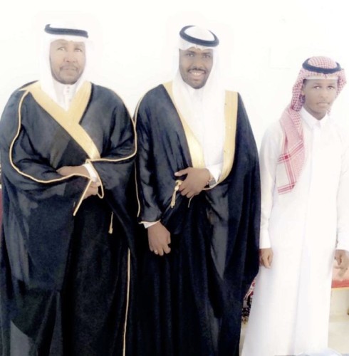 علي مشعل الحائطي يحتفل بزواجة  العائلي وسط حضور 6 اشخاص فقط