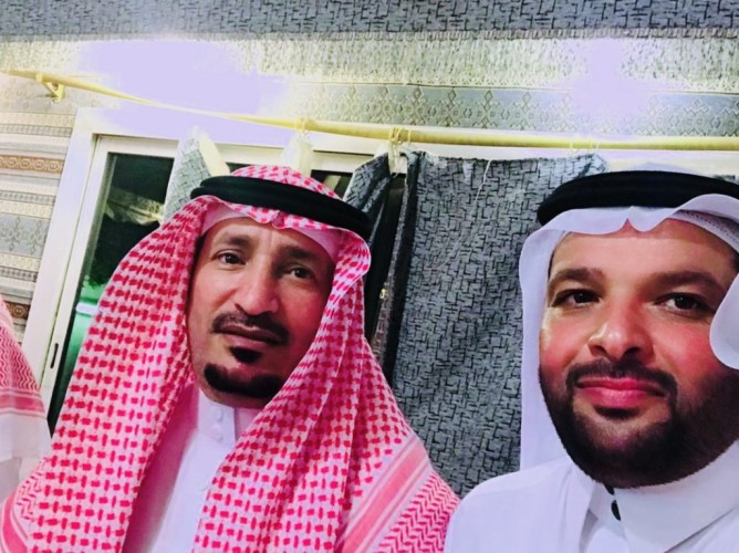 الشيخ “طلال بن غنيم” يقيم مأدبة عشاء على شرف الأعلامي البارز “غانم الويفي”