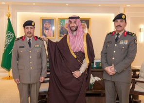 نائب أمير الجوف يُقلد نائب مدير شرطة المنطقة رتبته الجديدة بعد ترقيته إلى لواء